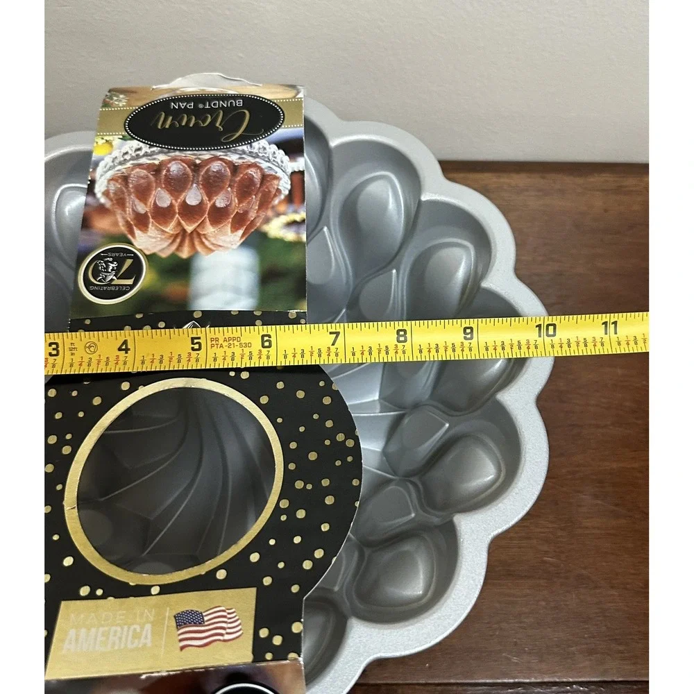 Nordic Ware Crown Bundt Pan 10 Cups 2.4 Liters Made in USA NEW